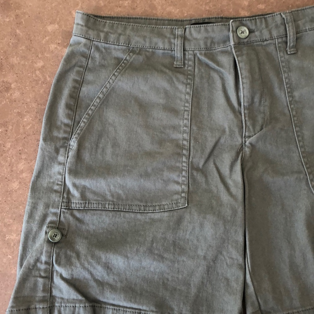 Army green cargo utility shorts slimming large pockets size 10 roll up slimming